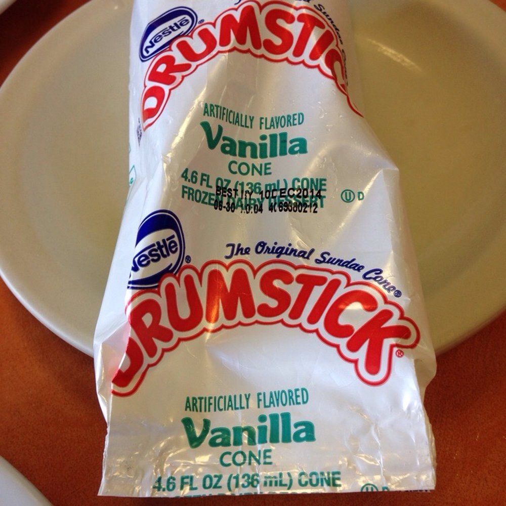 Ray's Café - Felix giving out drumsticks on the house. Woot - American Near Me - Honolulu, Hawaii