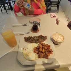 Icons Espresso Bar - Steak and eggs