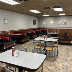 Thomas’s Family Diner - Empty Dining Room!