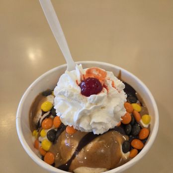 Dumser's Dairyland - Peanut Butter Supreme Super Sundae! - Ice Cream & Frozen Yogurt Near Me - Ocean City, Maryland Dumser's Dairyland - Peanut Butter Supreme Super Sundae! - Ice Cream & Frozen Yogurt Near Me - Ocean City, Maryland