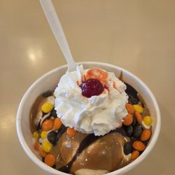 Dumser's Dairyland - Peanut Butter Supreme Super Sundae!