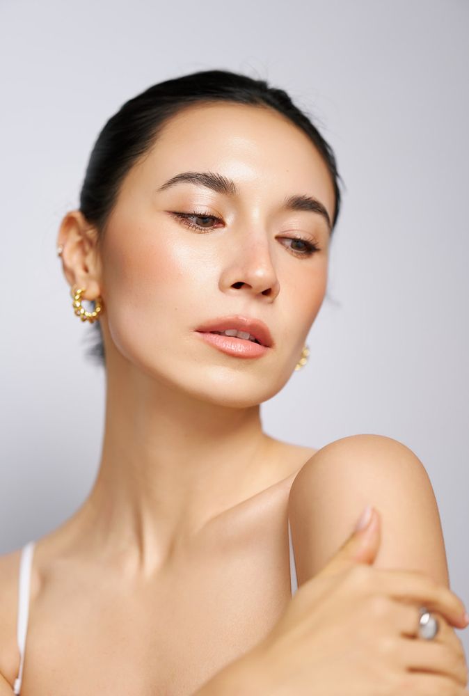 Nicole Wang Makeup and Hair Logo