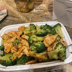 Tai Hing Chinese Restaurant - Chicken with garlic sauce