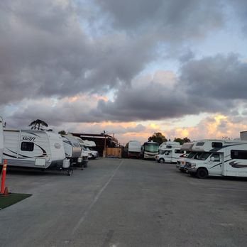 Budget RV Rentals - Beautiful semi suburban vibes. Look at the reference in Die Hard 1. You will fall in love with Pomona! - RV Rental Near Me - Pomona, California Budget RV Rentals - Beautiful semi suburban vibes. Look at the reference in Die Hard 1. You will fall in love with Pomona! - RV Rental Near Me - Pomona, California