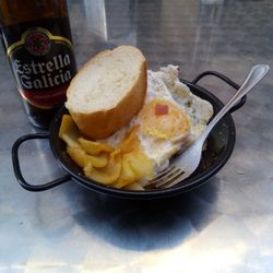 El Bosque - Deliciosos los huevos rotos y en gran cantidad, con un par de consumiciones te llenas, barato y en cantidad, perfecto.