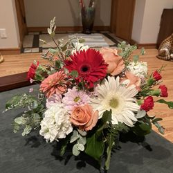 Gregg Florist - Cube arrangement, so pretty!