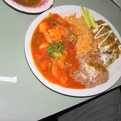 Huarache King - Camerones (shrimp) ranchero and chili relleno with killer beans & rice .
