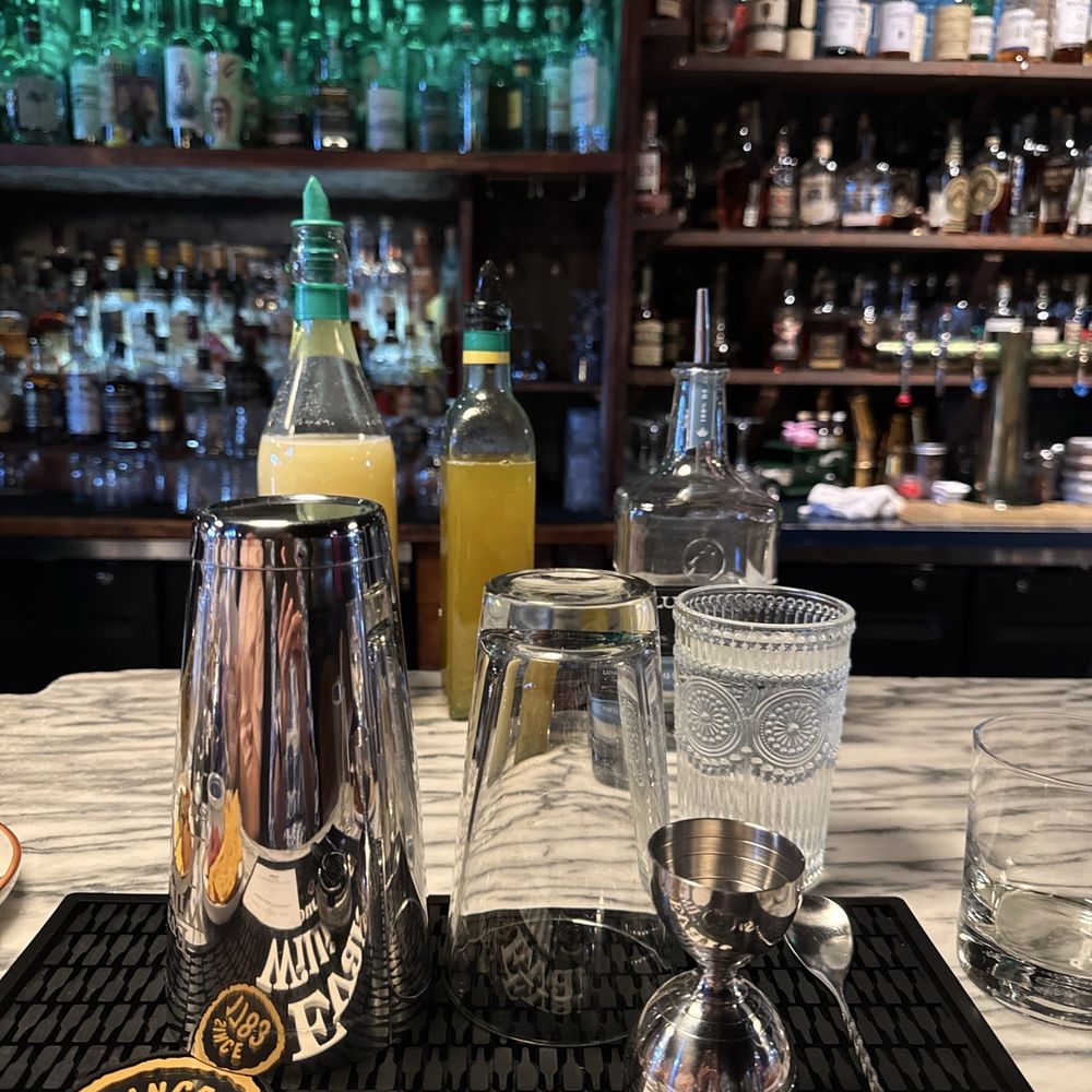 The Courtesy - Bar cocktail class - Cocktail Bars Near Me - Winter Park, Florida The Courtesy - Bar cocktail class - Cocktail Bars Near Me - Winter Park, Florida