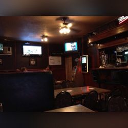 Macleods Restaurant And Lounge - Dark lounge area