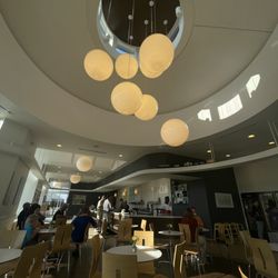 Mitchell's Homemade Ice Cream - Avon - A clean and calm experience with lots of indoor and outdoor seating