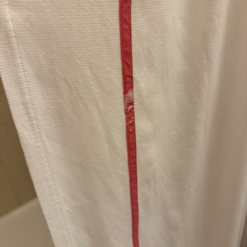 Hotel Lincoln - Dirty shower curtain - Hotels Near Me - Chicago, Illinois Hotel Lincoln - Dirty shower curtain - Hotels Near Me - Chicago, Illinois