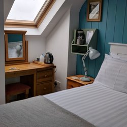 Doolin Bed & Breakfast - Comfortable, beautifully designed rooms. This was the WB Yeats room upstairs