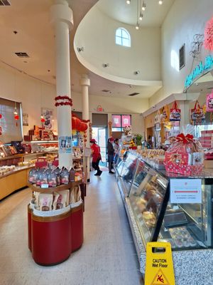 KEE WAH BAKERY by null