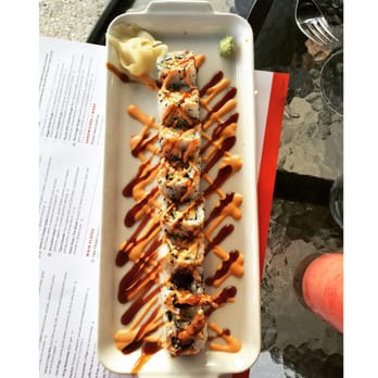 Earls Kitchen + Bar - dynamite shrimp roll - New American Near Me - Miami, Florida