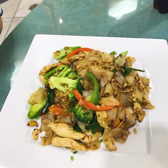 Laos Thai Foods - Pad Kee Mao with Chicken, Mild - Laotian Near Me - Arlington, Texas Laos Thai Foods - Pad Kee Mao with Chicken, Mild - Laotian Near Me - Arlington, Texas
