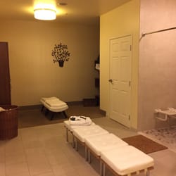Spa del Sol - Women's locker room