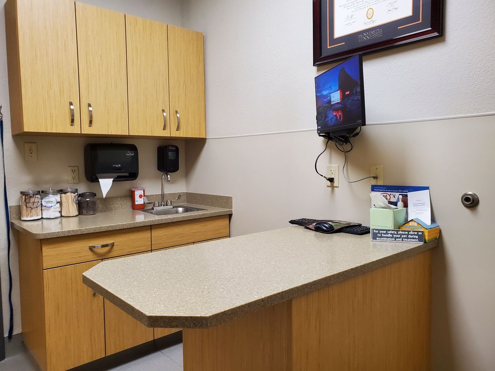 Photos of FOOTHILLS ANIMAL HOSPITAL Updated August 2024 27 Photos