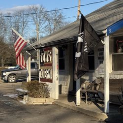Tom's Tavern - Front entrance