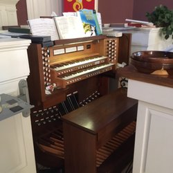 St Andrew's United Methodist Church - The Allen Quantum Q-275 Organ 176 Voiced Digital Organ