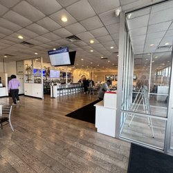 Mid Atlantic Seafood - Inside (bar area + extra seating)