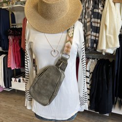 My Unique Boutique - A crossbody purse and ladies fashion with a necklace