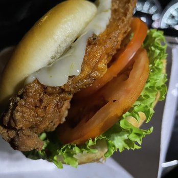 Chick-fil-A - Spicy deluxe - Fast Food Near Me - Honolulu, Hawaii