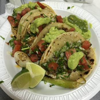El Tenampa - Two pollo and two carne asada small tacos plus pico de gallo, avocado, & lime - Mexican Near Me - Brooklyn, New York El Tenampa - Two pollo and two carne asada small tacos plus pico de gallo, avocado, & lime - Mexican Near Me - Brooklyn, New York