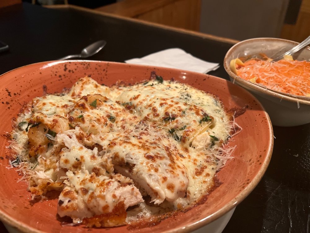 Rosa's Lookout Inn Logo