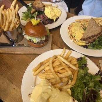 Ainslie - Steak and eggs, zucchini omelette, Eggs Benedict, and Ainslie Burger (Brunch) - Beer Gardens Near Me - Brooklyn, New York