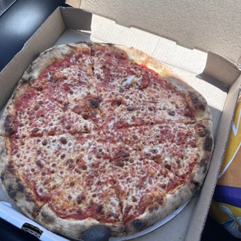 Vincitori Apizza - Classic Cheese Pizza - Pizza Near Me - Niantic, Connecticut Vincitori Apizza - Classic Cheese Pizza - Pizza Near Me - Niantic, Connecticut