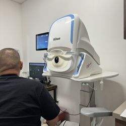 Retina Consultants of Orange County - Eye photography with IV