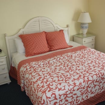 Gulf Stream - Master Bedroom - Vacation Rentals Near Me - Bradenton Beach, Florida Gulf Stream - Master Bedroom - Vacation Rentals Near Me - Bradenton Beach, Florida