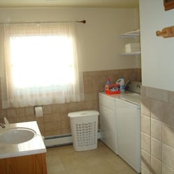 3rd floor bath/laundry