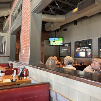 Chili's - Bars Near Me - Simi Valley, California