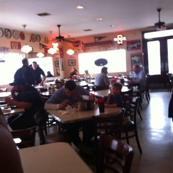 Point Restaurant & Bar - Main dining room. - American Near Me - Harvey, Louisiana