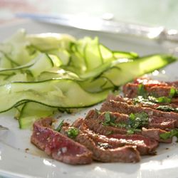 Les Francs Garçons - bœuf thai accompagné de son carpaccio de courgettes