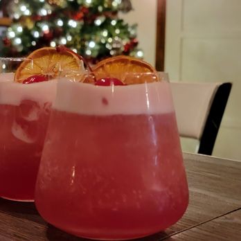 Le Rustique - two glasses of red wine with orange slices - Canadian (New) Near Me - Lac-Supérieur, Quebec Le Rustique - two glasses of red wine with orange slices - Canadian (New) Near Me - Lac-Supérieur, Quebec