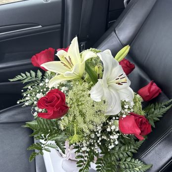 Estrellas Flower Shop - Florists Near Me - Fort Worth, Texas