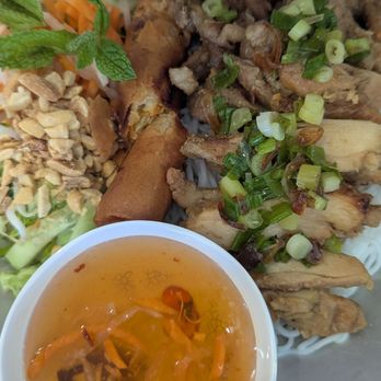 Pho and wings - Vermicelli with chicken - Sandwiches Near Me - San Diego, California Pho and wings - Vermicelli with chicken - Sandwiches Near Me - San Diego, California