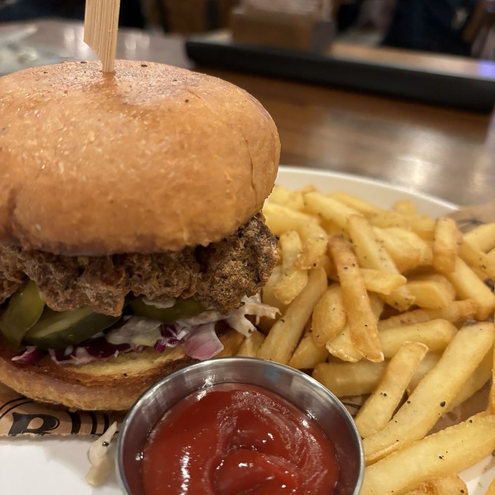 Batch Local Kitchen - Nashville Chicken Sandwich - Cocktail Bars Near Me - West Palm Beach, Florida