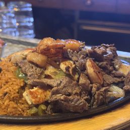 Combo fajitas. Shrimp, chicken, steak Combo fajitas. Shrimp, chicken, steak