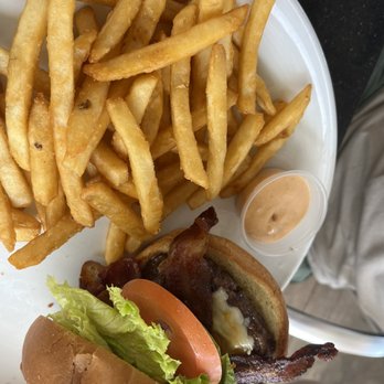 Swami's Cafe - Guacamole Bacon Burger - Juice Bars & Smoothies Near Me - Carlsbad, California