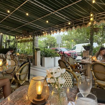Full Bloom Vegan - Outdoor seating - Vegan Near Me - Miami Beach, Florida Full Bloom Vegan - Outdoor seating - Vegan Near Me - Miami Beach, Florida