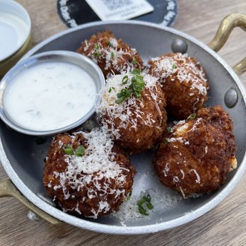Eureka! - Mac and 5 Piece Mac N' Cheese Balls - American Near Me - Mountain View, California Eureka! - Mac and 5 Piece Mac N' Cheese Balls - American Near Me - Mountain View, California