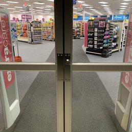 CVS that's supposed to close at 9 pm closed 8 min early because they said they were short staff and hadn't been busy for a while. Really? CVS that's supposed to close at 9 pm closed 8 min early because they said they were short staff and hadn't been busy for a while. Really?