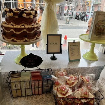 Magnolia Bakery - Front of store display - Bakeries Near Me - New York, New York Magnolia Bakery - Front of store display - Bakeries Near Me - New York, New York