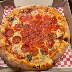TriBecca Allie Cafe - Wifey surprised me with Diavaolo pizza from TBA as she passed through Sardis!!!   She really does love me after all!!  ;). Tehehe