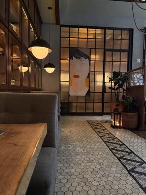 Back Bar by null