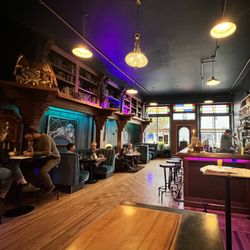 Phatsy Kline's Parlor Lounge - It's a vibe!