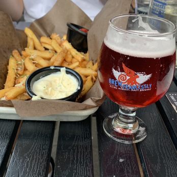 Flying Monkeys Craft Brewery - The fries were on point with their garlic aioli - Breweries Near Me - Barrie, Ontario